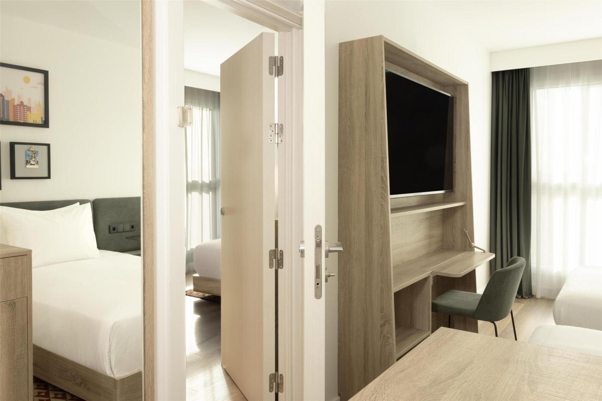 Hampton By Hilton Martiricos Hotel