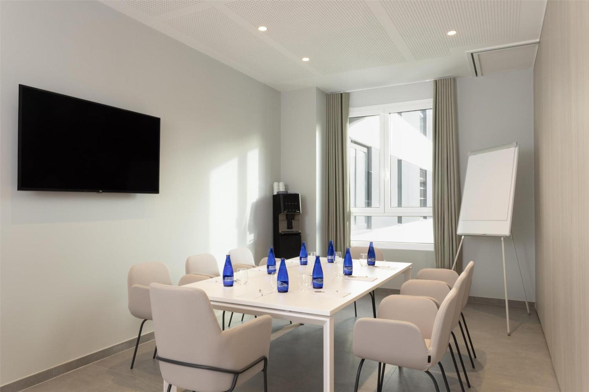 Hampton By Hilton Martiricos Hotel 3*